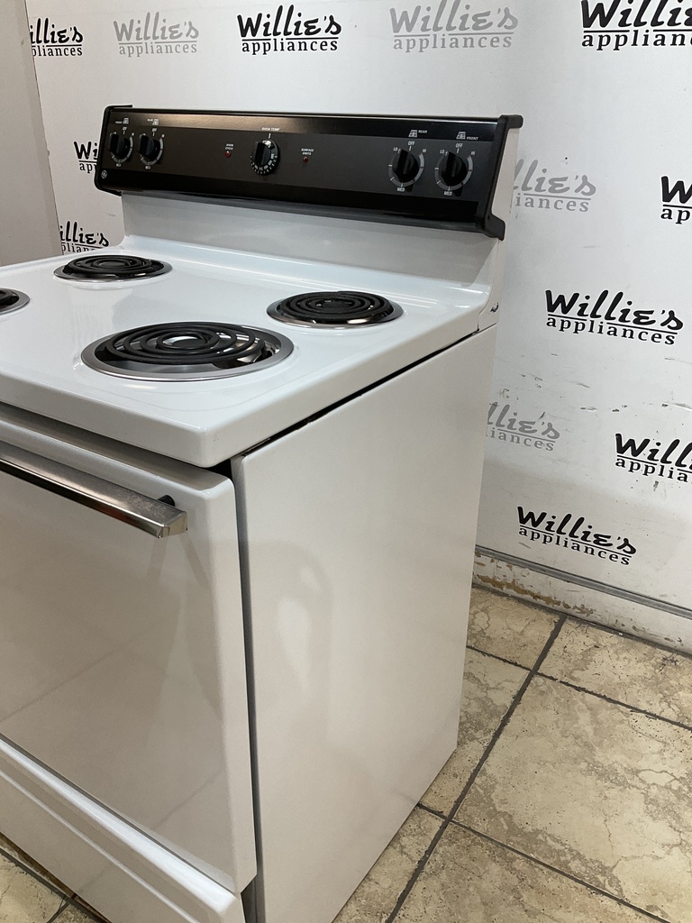 Ge Used Electric Stove 220volts (40/50 AMP) 30inches {3 prong} (White/Black) 