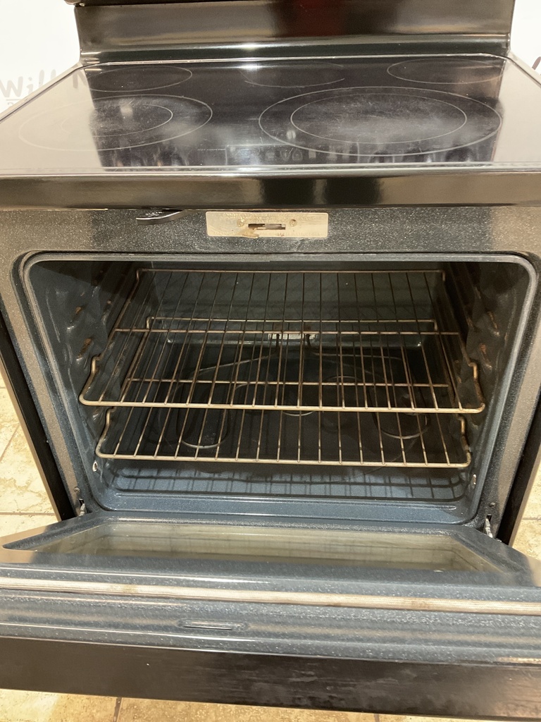 Ge Used Electric Stove 220volts (40/50 AMP) 30inches {3 prong} (Balck)