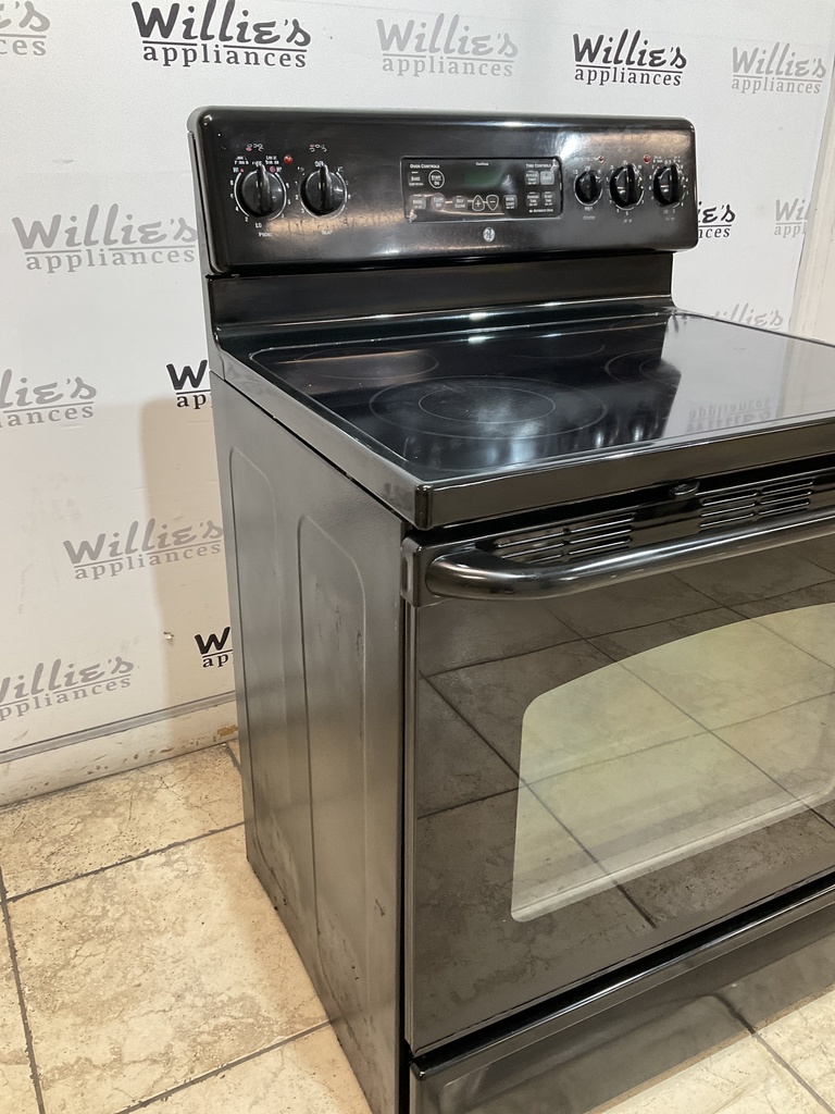 Ge Used Electric Stove 220volts (40/50 AMP) 30inches {3 prong} (Balck)