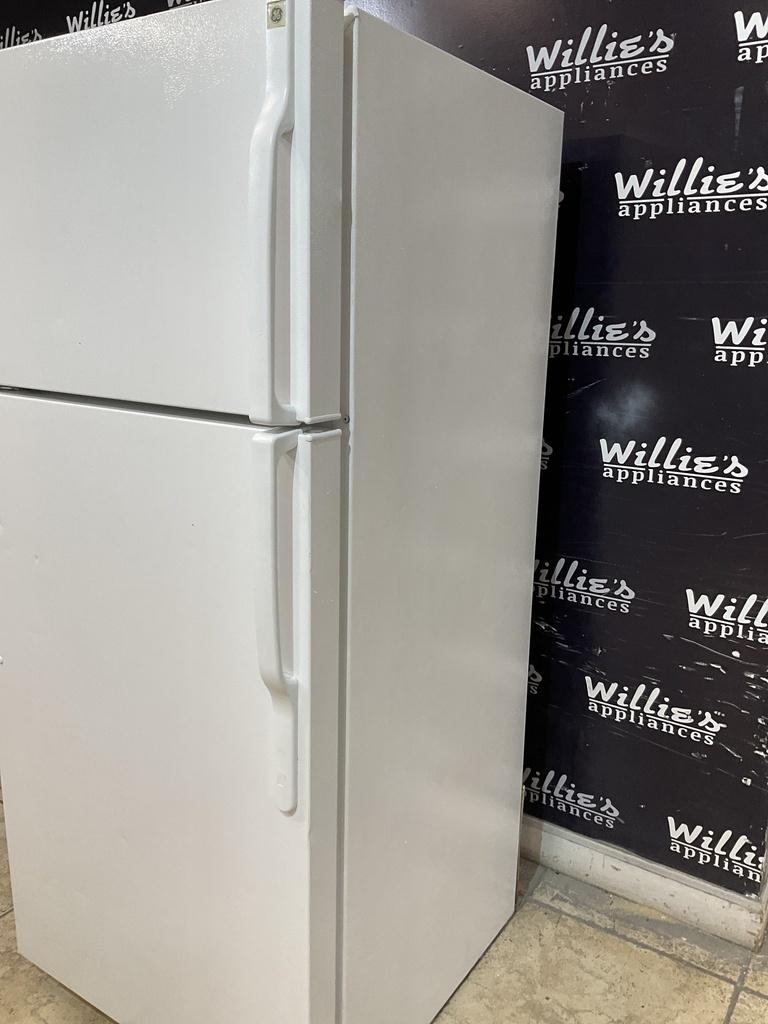 Ge Used Refrigerator Top and Bottom 28x64 1/2” (White) 