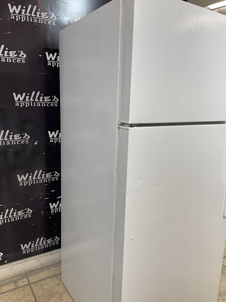 Ge Used Refrigerator Top and Bottom 28x64 1/2” (White) 