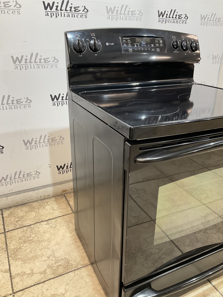 Ge Used Electric Stove 220volts (40/50 AMP) 30inches {3 prong} (Black) 