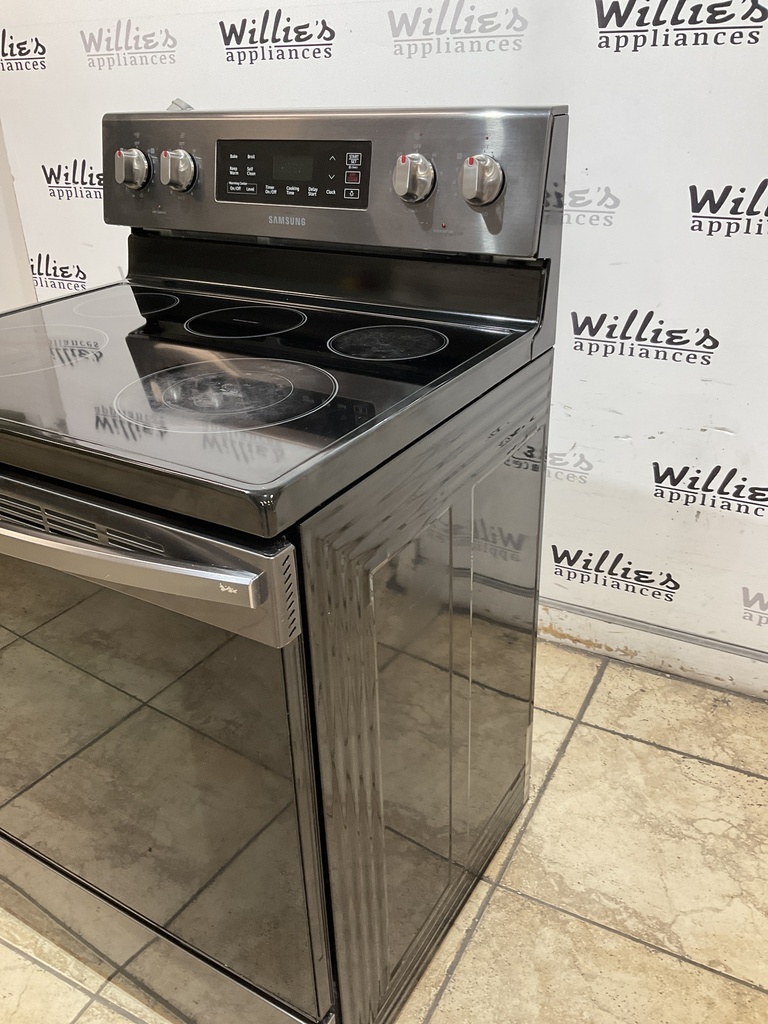 Samsung Used Electric Stove 220volts (40/50 AMP) 30inches {3 prong} (Black Stainless) 