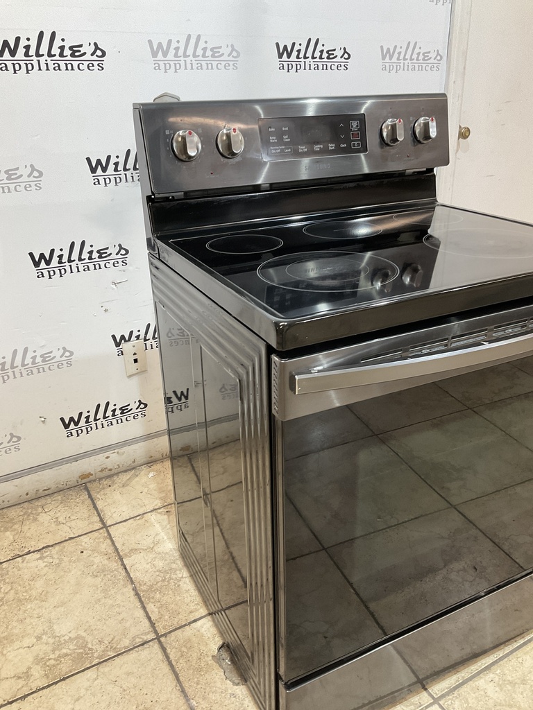 Samsung Used Electric Stove 220volts (40/50 AMP) 30inches {3 prong} (Black Stainless) 