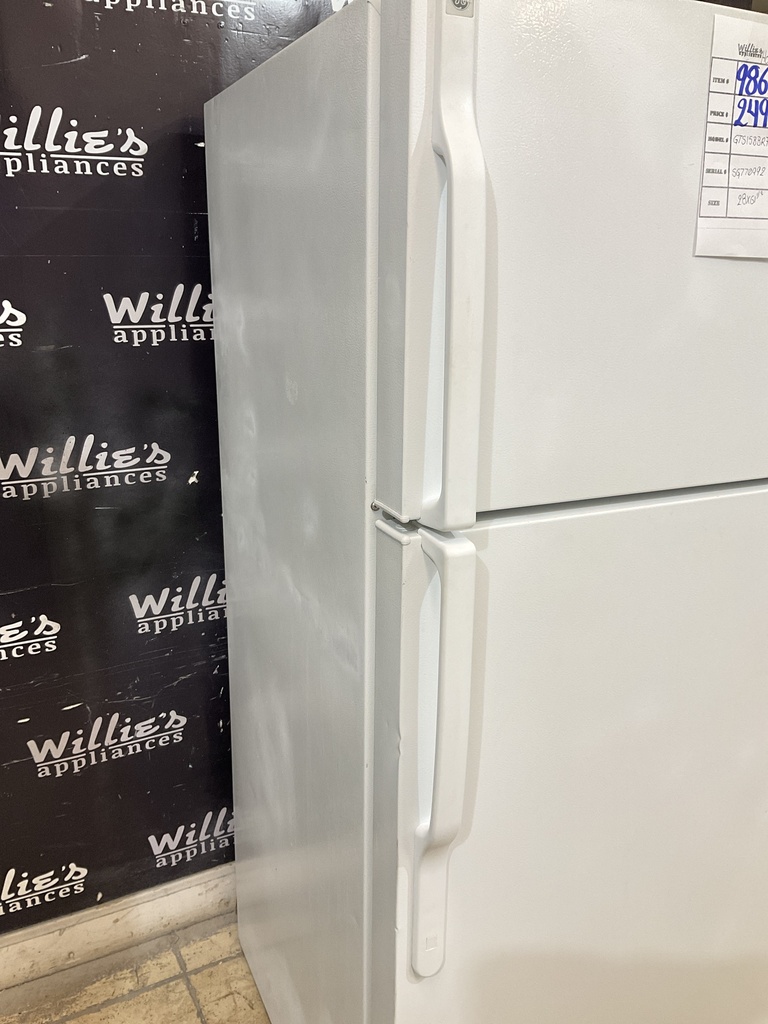 Hotpoint Used Refrigerator Top and Bottom 28x61 1/2” (White)