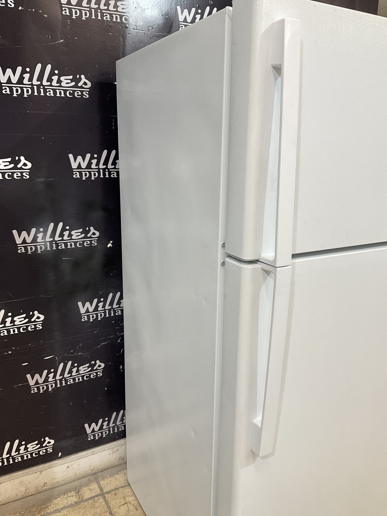 Ge Used Refrigerator Top and Bottom 28x61 1/2” (White) 