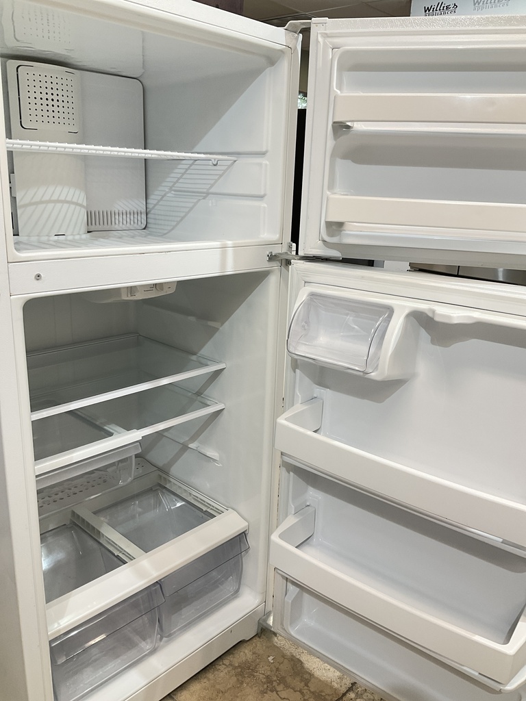 Ge Used Refrigerator Top and Bottom 28x61 1/2” (White) 