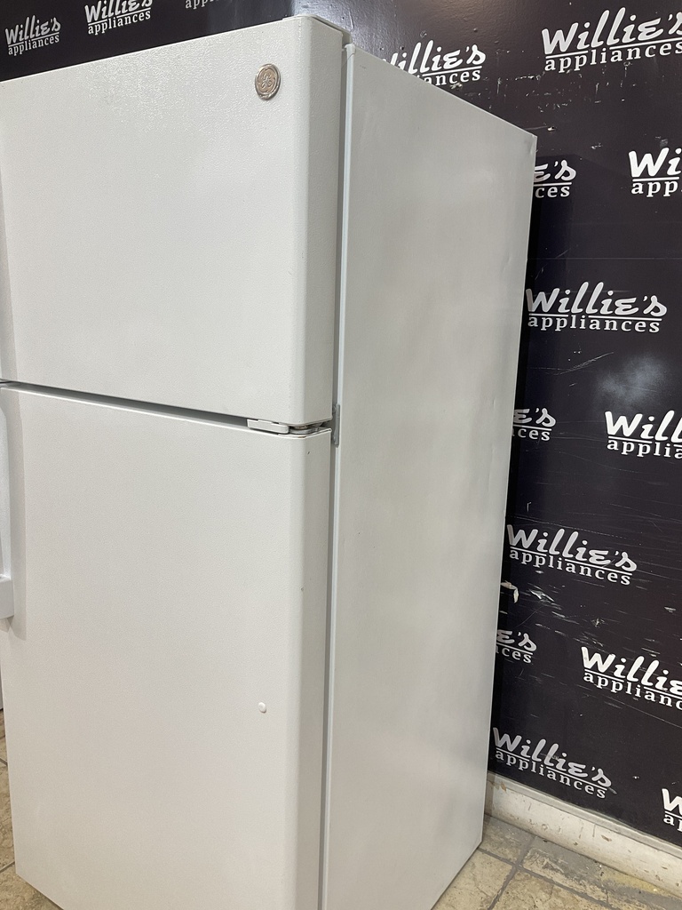 Ge Used Refrigerator Top and Bottom 28x61 1/2” (White) 