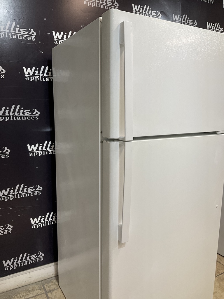 Ge Used Refrigerator Top and Bottom 28x64 1/2” (White) 