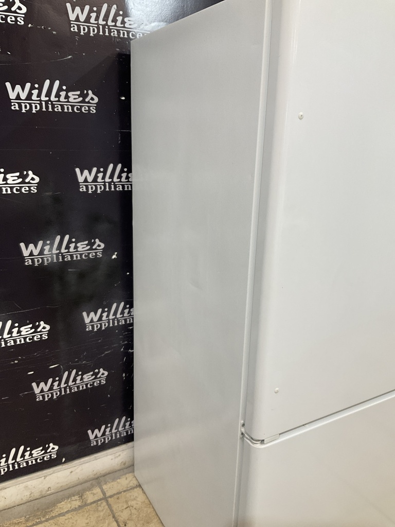 Amana Used Refrigerator Top and Bottom Mount 30x65 1/2” (White) 