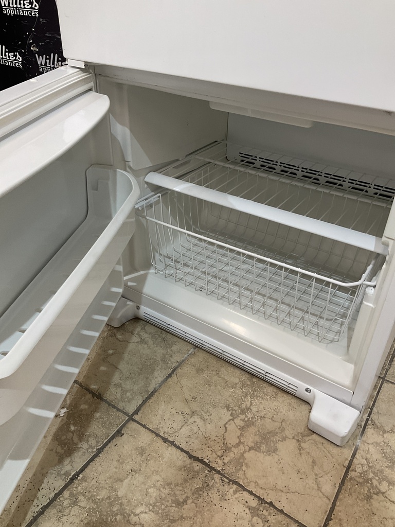 Amana Used Refrigerator Top and Bottom Mount 30x65 1/2” (White) 