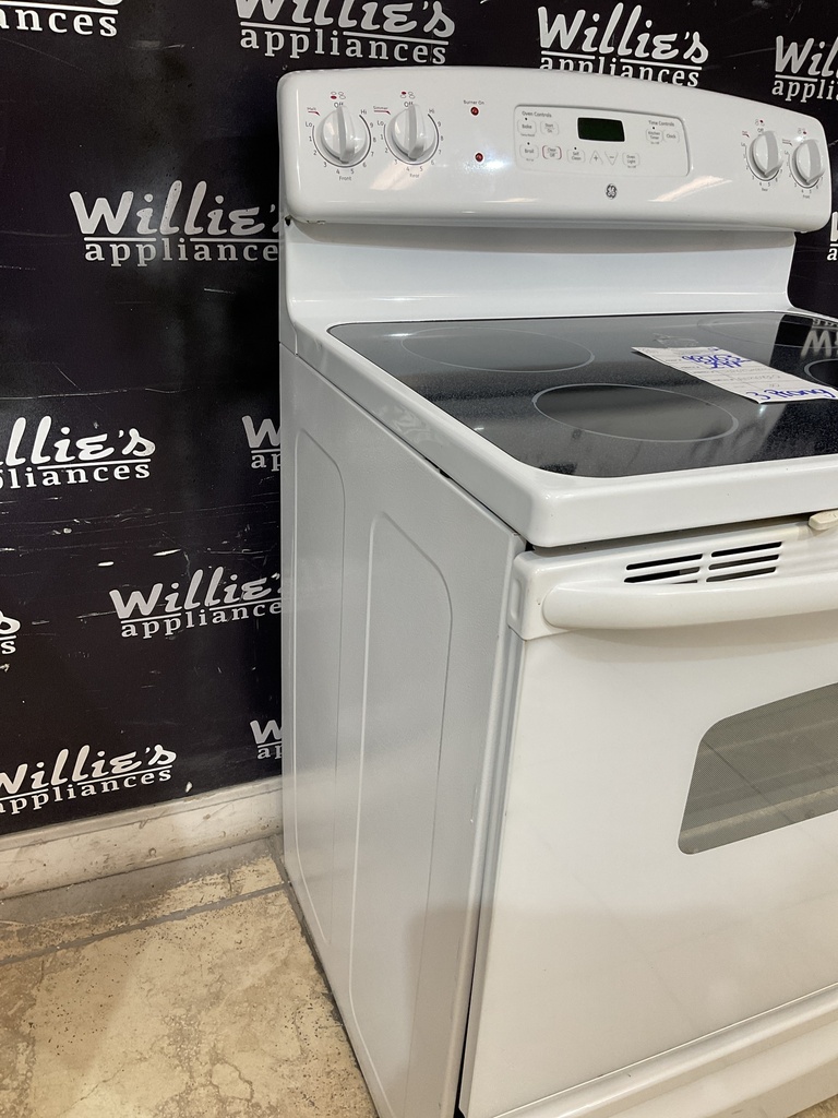 Ge Used Electric Stove 220volts (40/50 AMP) 30inches {3 prong} (White) 
