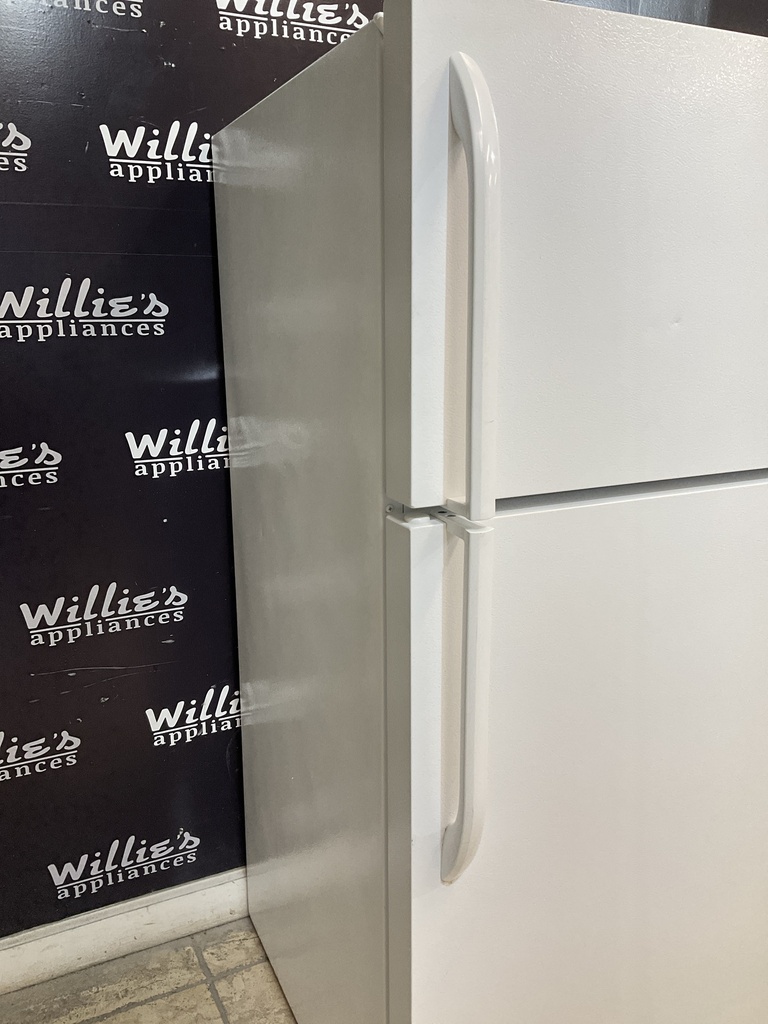 Frigidaire Used Refrigerator Top and Bottom 28x59 1/2” (White) 