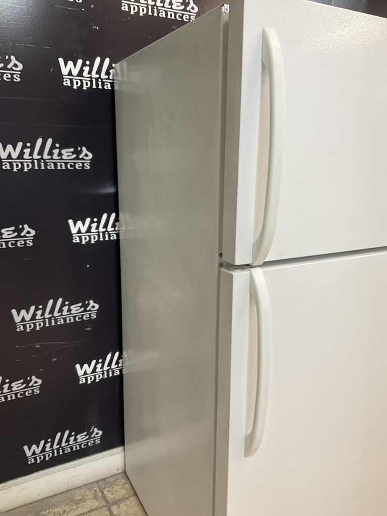 Frigidaire Used Refrigerator Top and Bottom 28x59 1/2” (White) 
