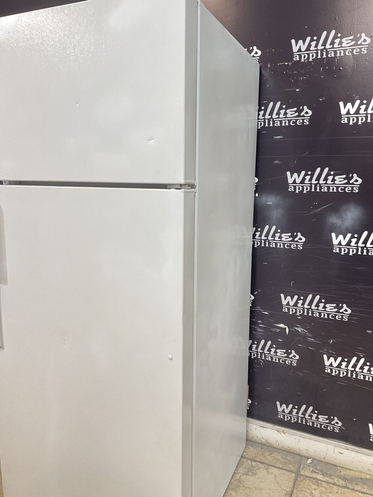 Hotpoint Used Refrigerator Top and Bottom 28x67 (White) 