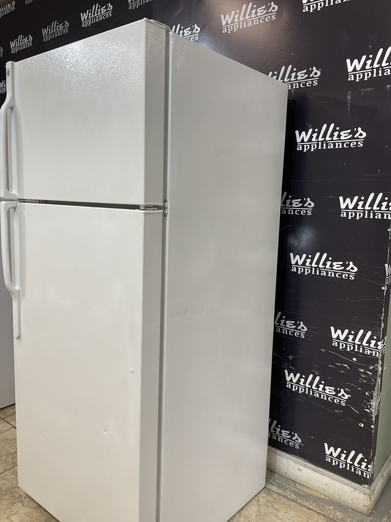 Ge Used Refrigerator Top and Bottom 28x67 (White) 