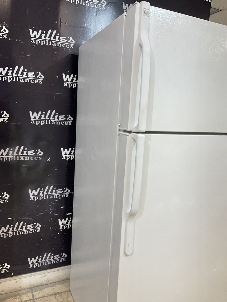 Ge Used Refrigerator Top and Bottom 28x67 (White) 