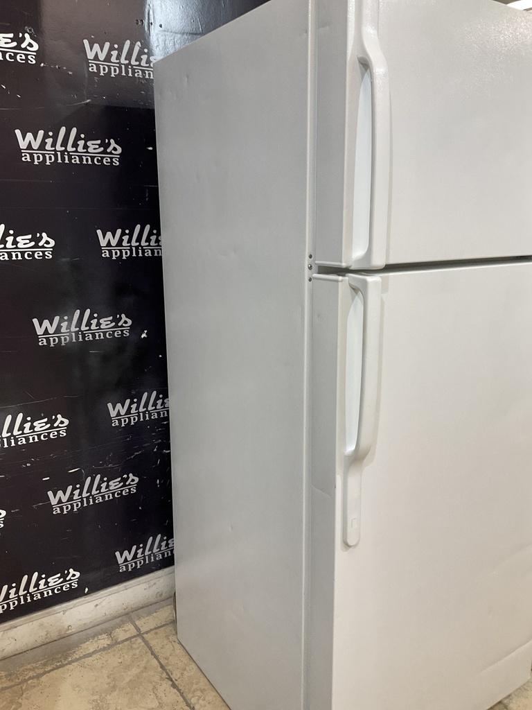 Ge Used Refrigerator Top and Bottom 28x67 (White)