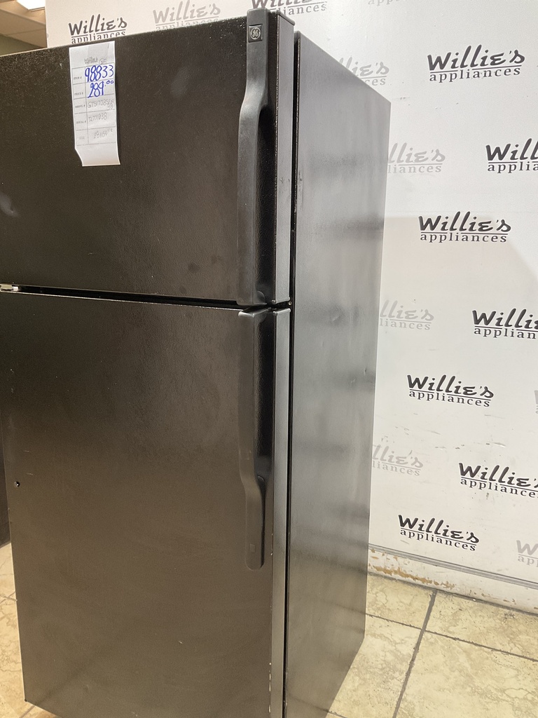 Ge Used Refrigerator Top and Bottom 28x64 1/2” (Black)