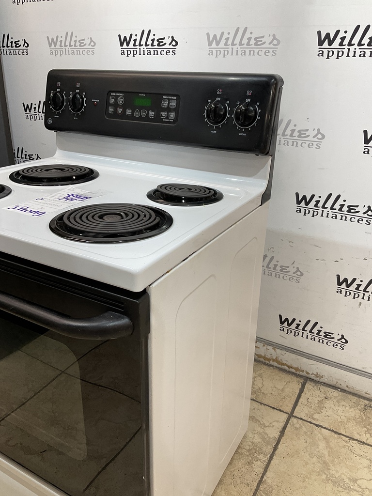 Ge Used Electric Stove 220volts (40/50 AMP) 30inches {3 prong} (White/Black) 