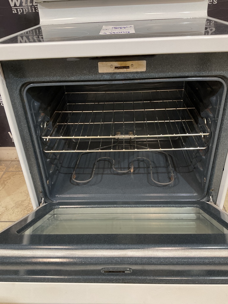 Ge Used Electric Stove 220volts (40/50 aMP) 30inches {3 prong} (White) 
