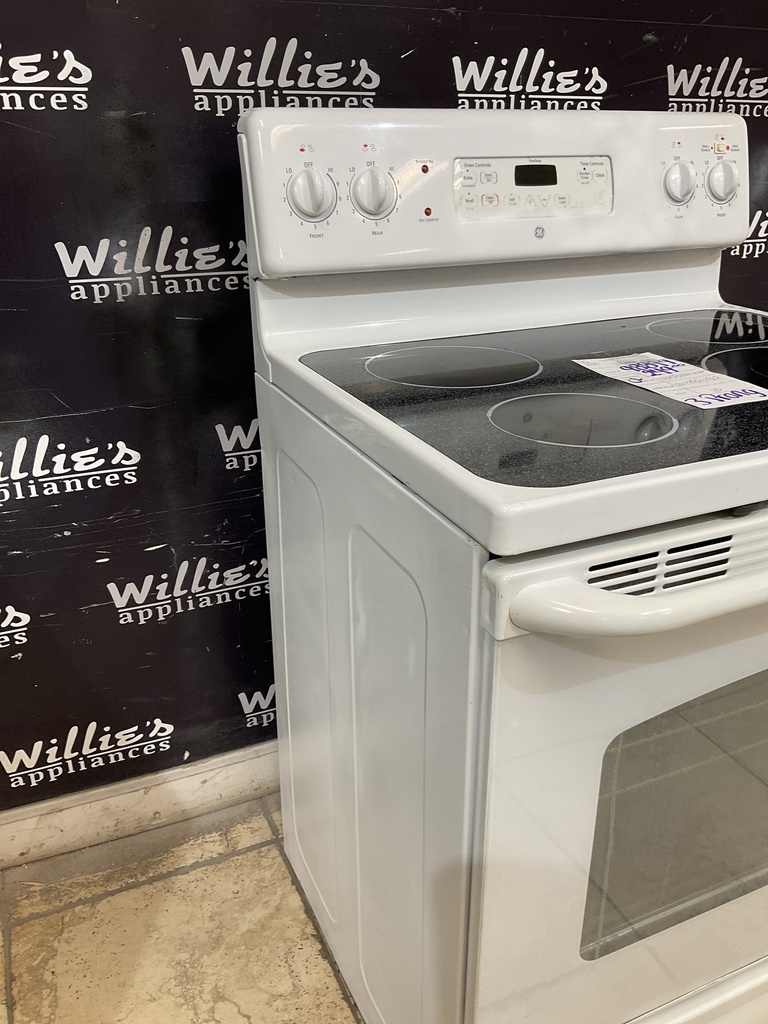 Ge Used Electric Stove 220volts (40/50 aMP) 30inches {3 prong} (White) 