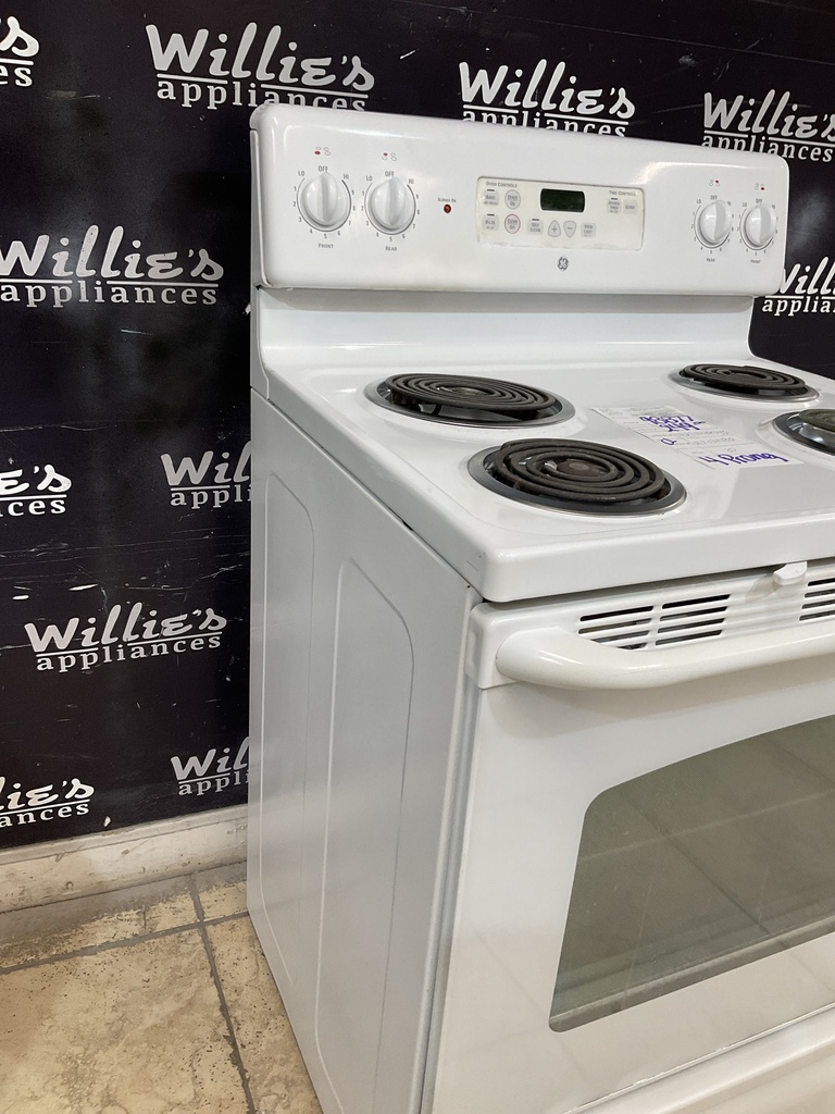 Ge Used Electric Stove 220volts (40/50 AMP) 30inches {4 prong} (White) 