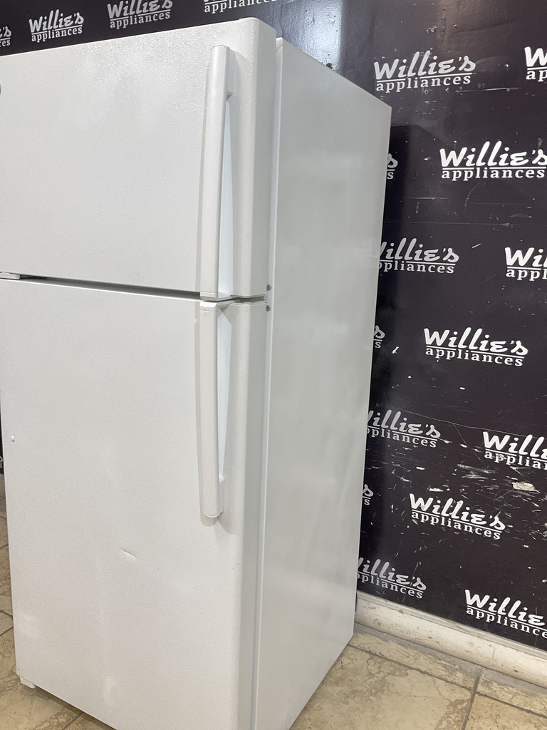 Ge Used Refrigerator Top and Bottom 28x64 1/2” (white) 