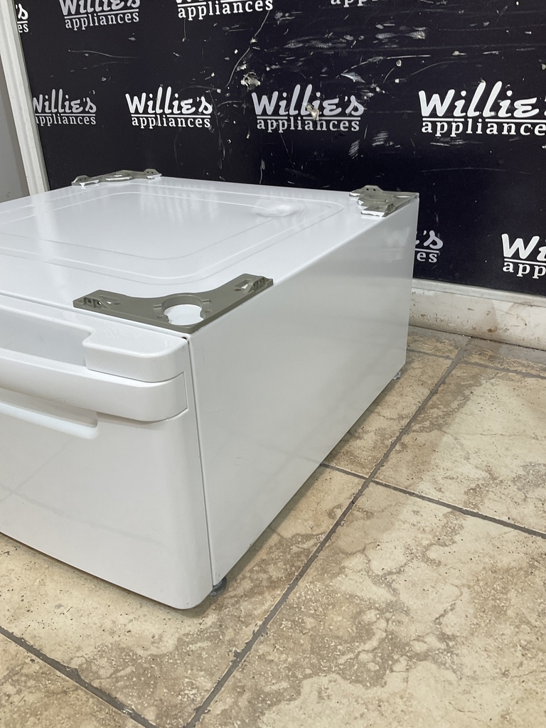 Lg Used Pedestal 27inches (White) 