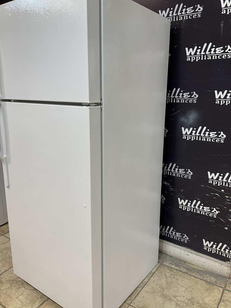 Ge Used Refrigerator Top and Bottom 28x68 (White) 
