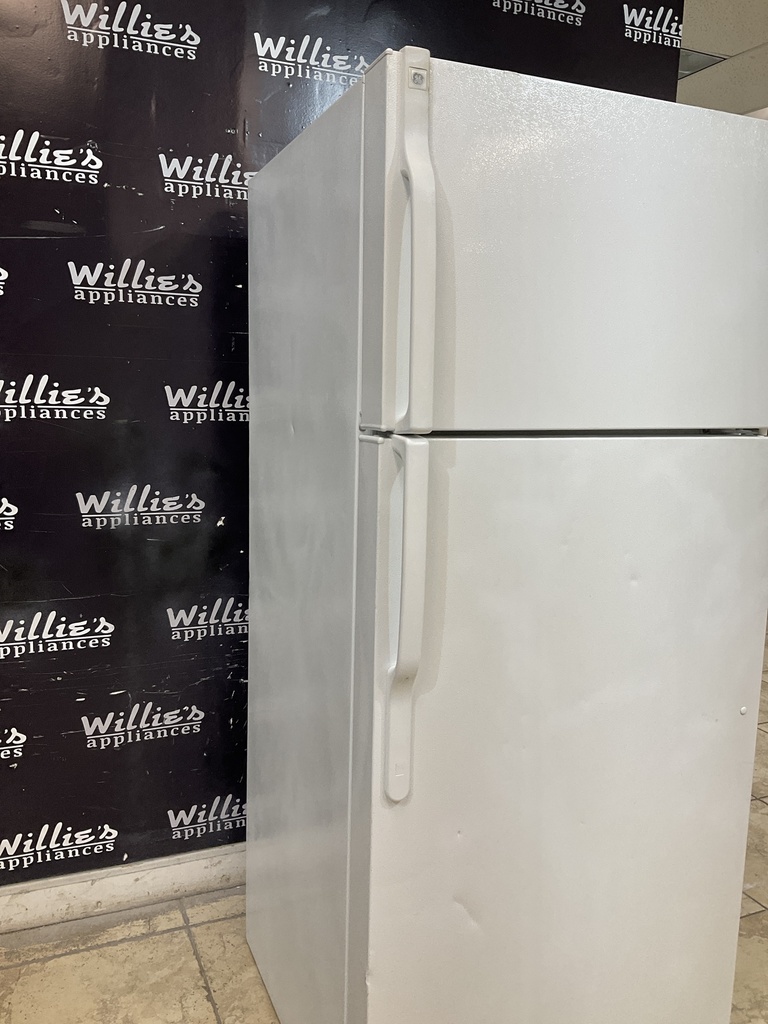 Ge Used Refrigerator Top and Bottom 28x67 (White) 