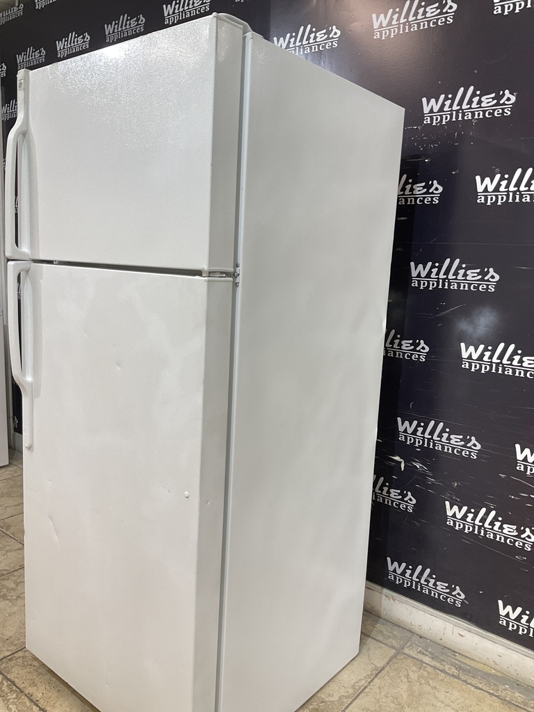 Ge Used Refrigerator Top and Bottom 28x67 (White) 