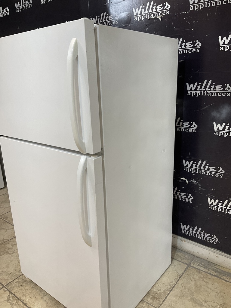 Frigidaire Used Refrigerator Top and Bottom 28x59 1/2” (White) 