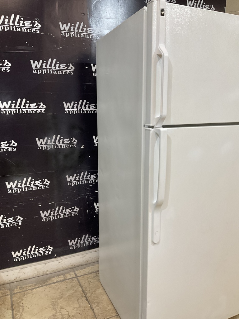 Hotpoint Used Refrigerator Top and Bottom 28x64 1/2” (White) 