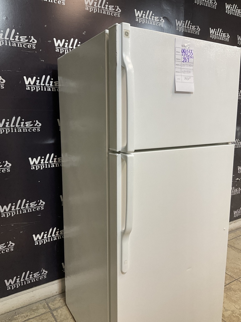 Ge Used Refrigerator Top and Bottom 28x64 1/2” (White)