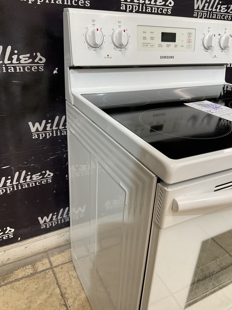Samsung Used Electric Stove 220volts (40/50 AMP) 30inches {no cord} (White) 
