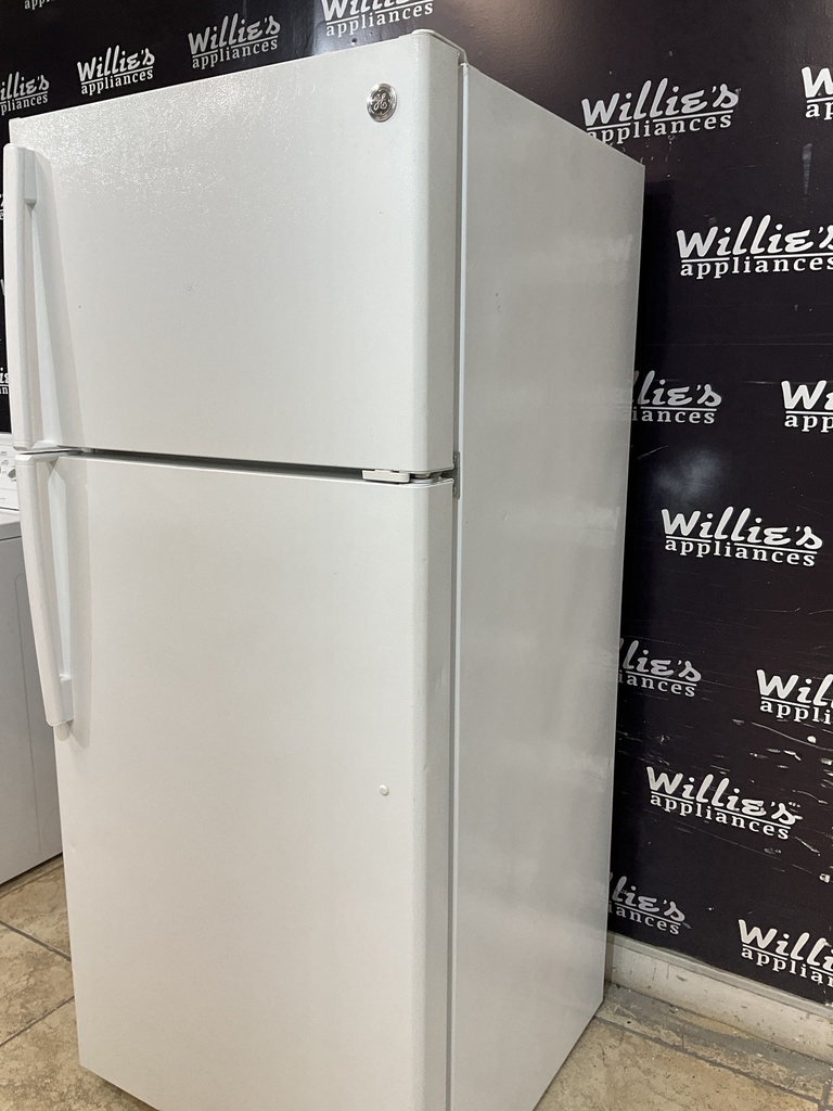 Ge Used Refrigerator Top and Bottom 28x64 (white) 
