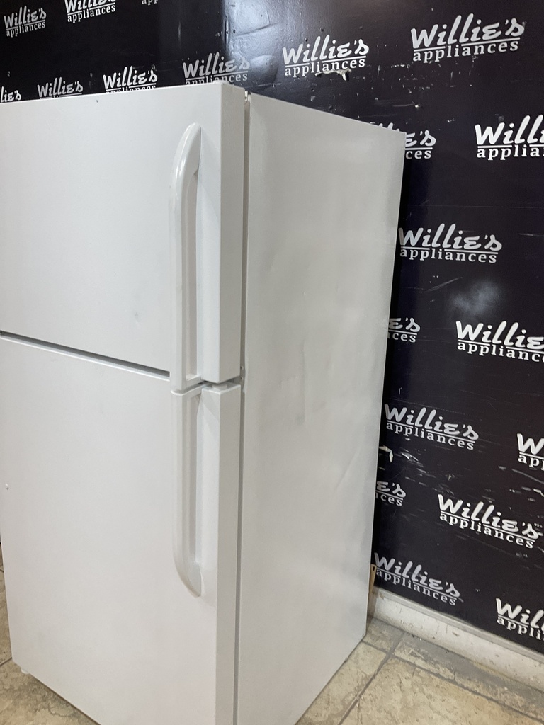 Frigidaire Used Refrigerator Top and Bottom 28x59 1/2” (White) 