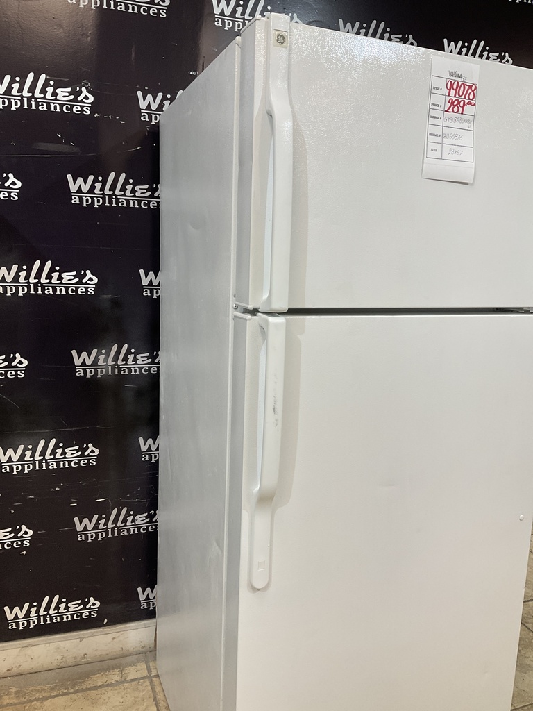 Ge Used Refrigerator Top and Bottom 28x67 (White) 