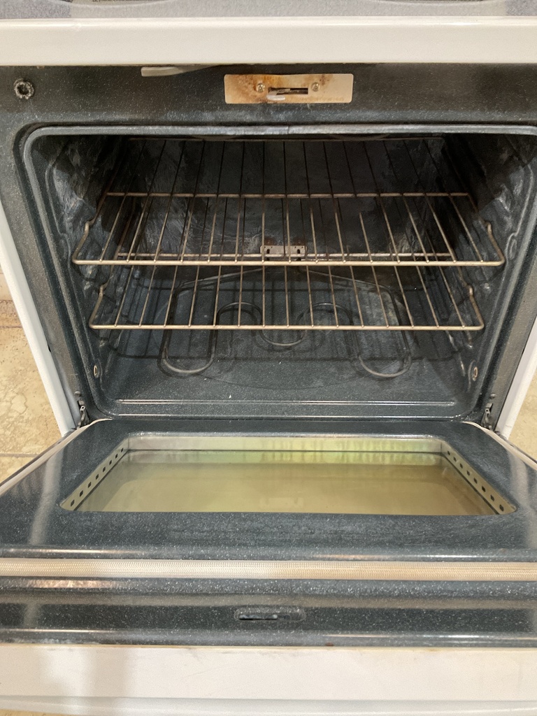 Ge Used Electric Stove 220volts (40/50 AMP) 30inches {3 prong} (White) 