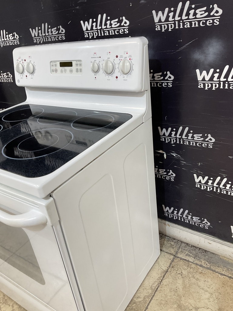 Ge Used Electric Stove 220volts (40/50 AMP) 30inches {3 prong} (White) 