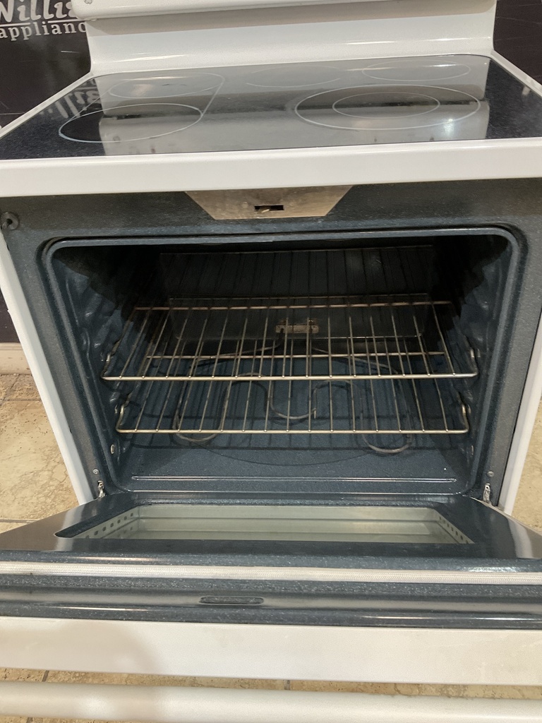 Ge Used Electric Stove 220volts (40/50 AMP) 30inches {3 prong} (White) 