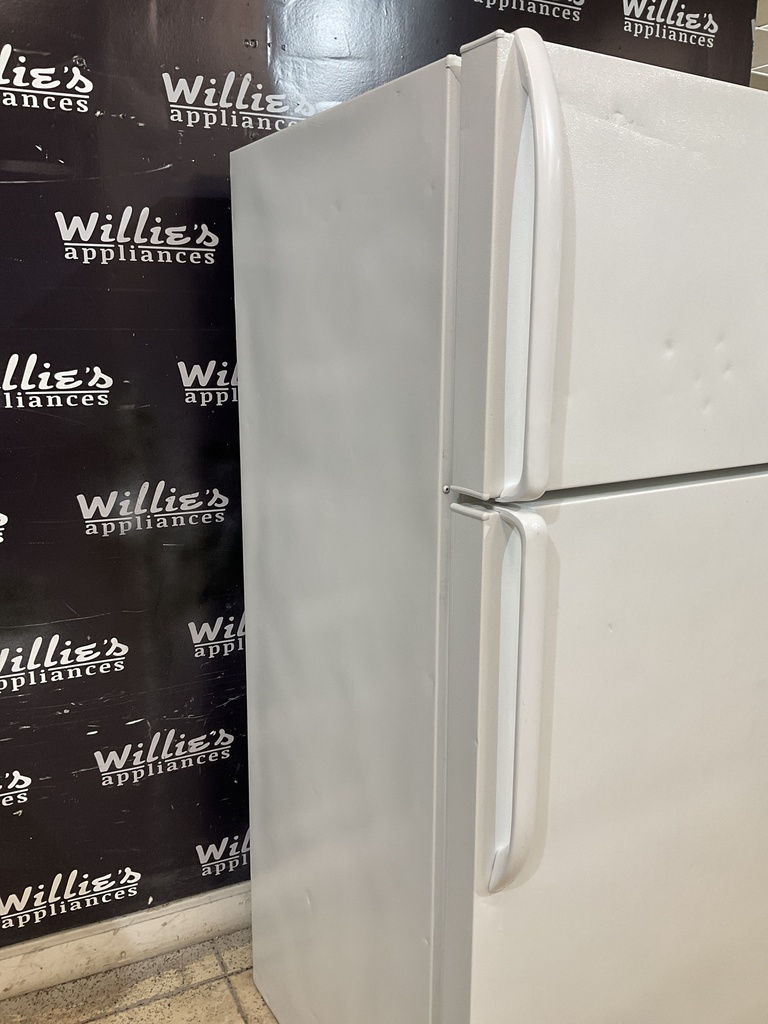 Ge Used Refrigerator Top and Bottom 28x64 1/2” (White) 