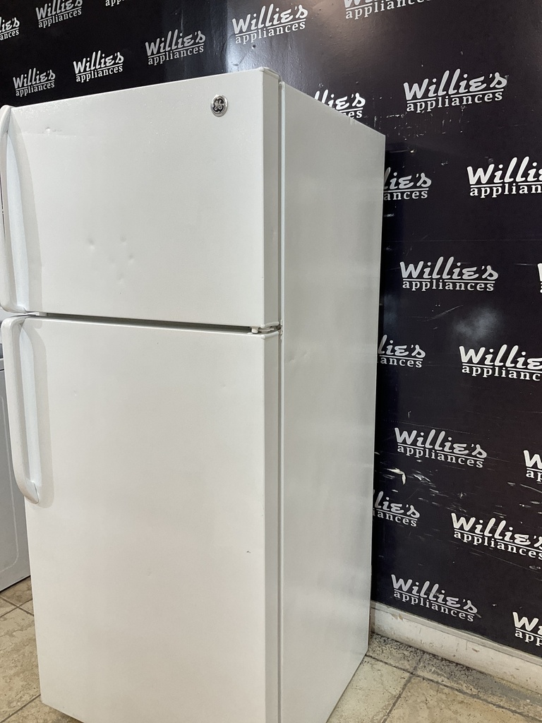 Ge Used Refrigerator Top and Bottom 28x64 1/2” (White) 