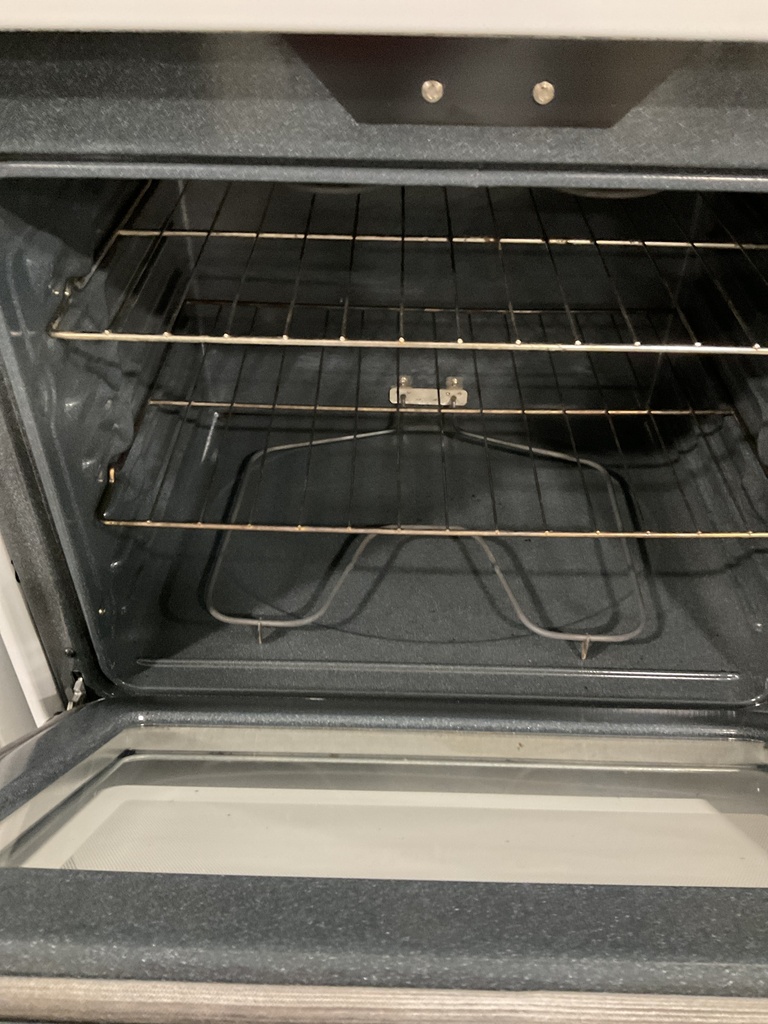 Ge Used Electric Stove 220volts (40/50 AMP) 30inches {3 prong} (White) 