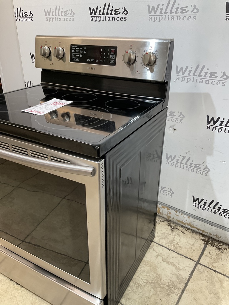 Samsung Used Electric Stove 220volts (40/50 AMP) 30inches {3 prong} 