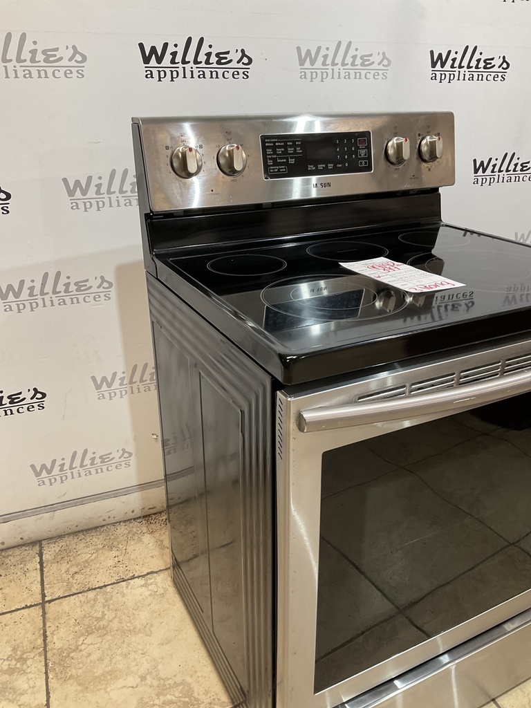 Samsung Used Electric Stove 220volts (40/50 AMP) 30inches {3 prong} 