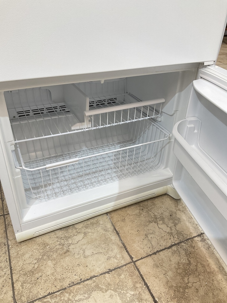 Amana Used Refrigerator Top and Bottom Mount 33x69 (White) 
