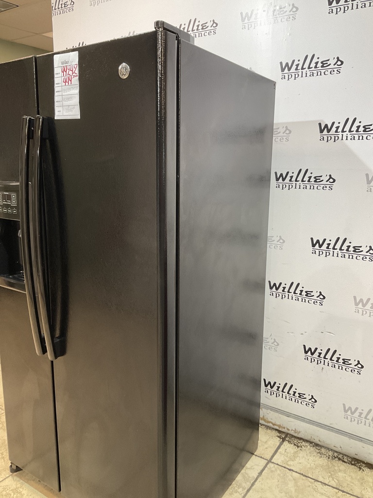 Ge Used Refrigerator Side by side 34x66 1/2” (Black);
