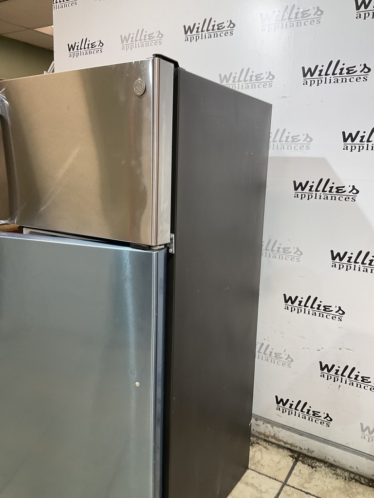 Ge Used Refrigerator Top and Bottom 28x64 (Stainless Steel) 